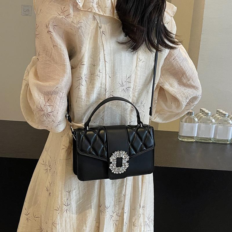 Однотонная сумка через плечо для женщин — фото 8