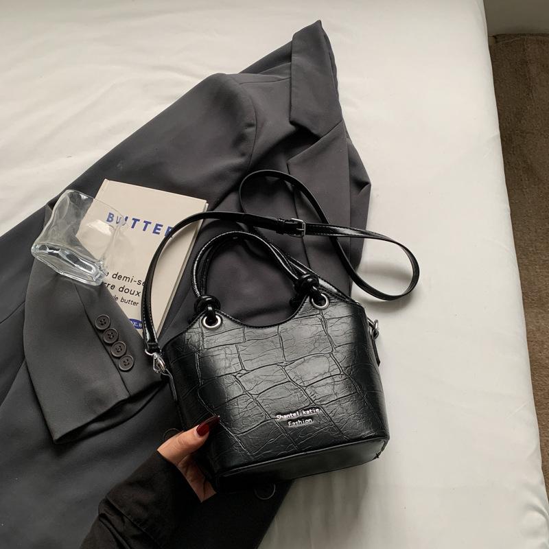 

Премиальная маленькая женская сумка 2025 новый летний универсальный мессенджер повседневная портативная сумка-ведро