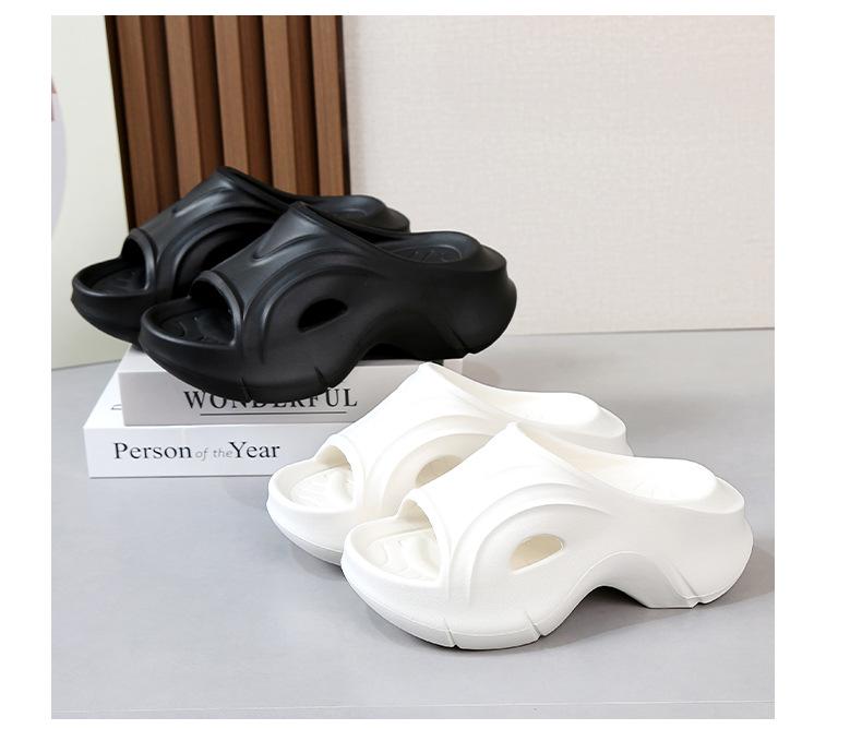 Women's Summer 2024 Height-Boosting Thick-Soled Outdoor Slippers with Squishy Feel for Versatile Wear