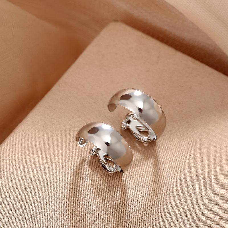 Eco-Friendly Vintage C-Shaped Ear Clips: Exaggerated Glossy High-End Wide Hoops
