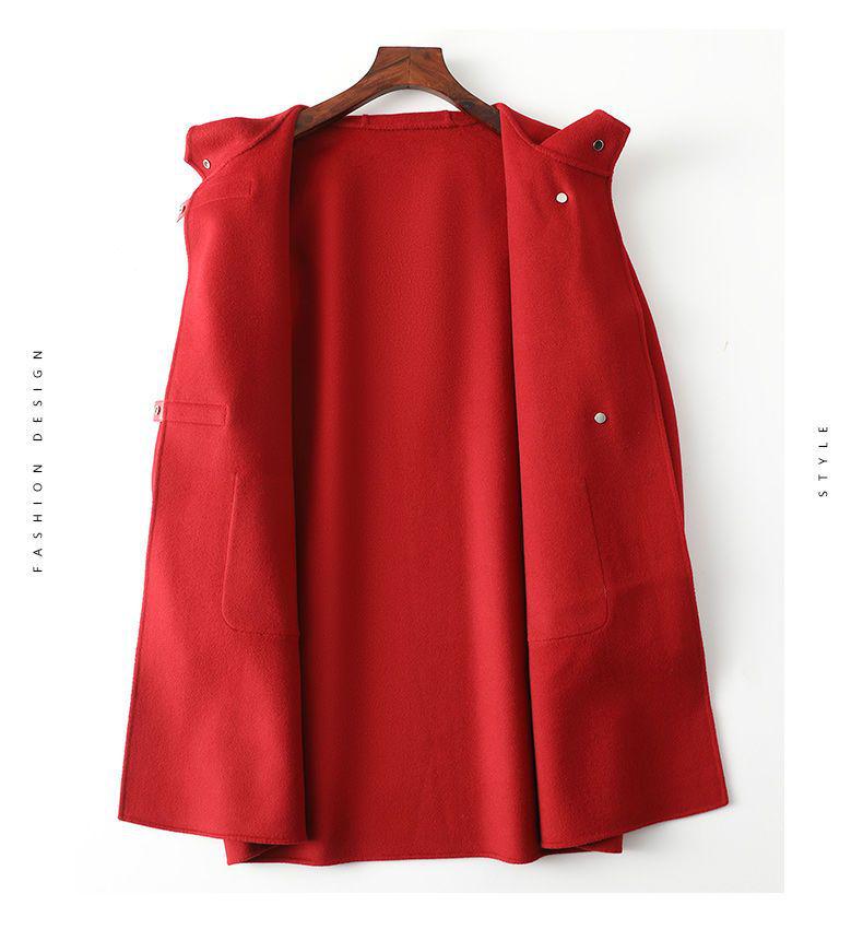 Dámský vlněný kabát volného střihu s kapucí a velkými kapsami, trendy pro rok 2023