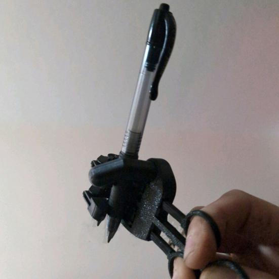 Mechanical Fidget Hand Robotic Hand with Articulated Fingers Portable Fidget Toy Hand with Strong Grip for Stress Relief Office Fun