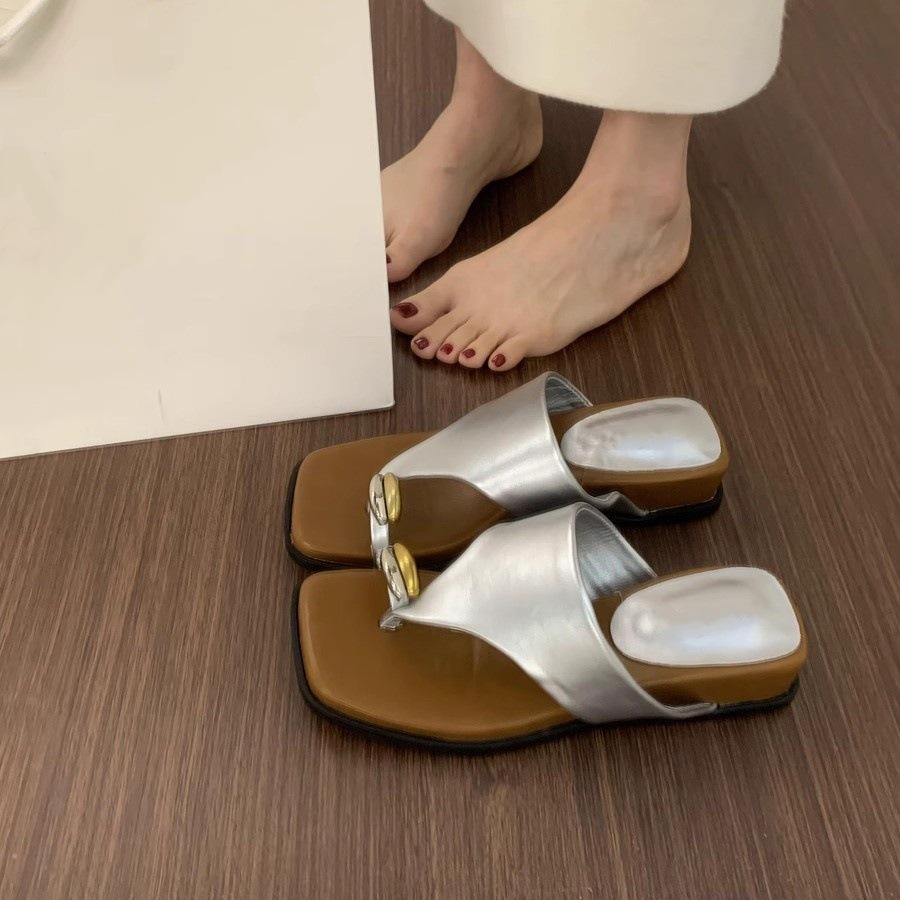 With skirt cover, toe slippers, women's outer wear is versatile and not tiring, feet, thick soles, small slopes, and flip-flops.