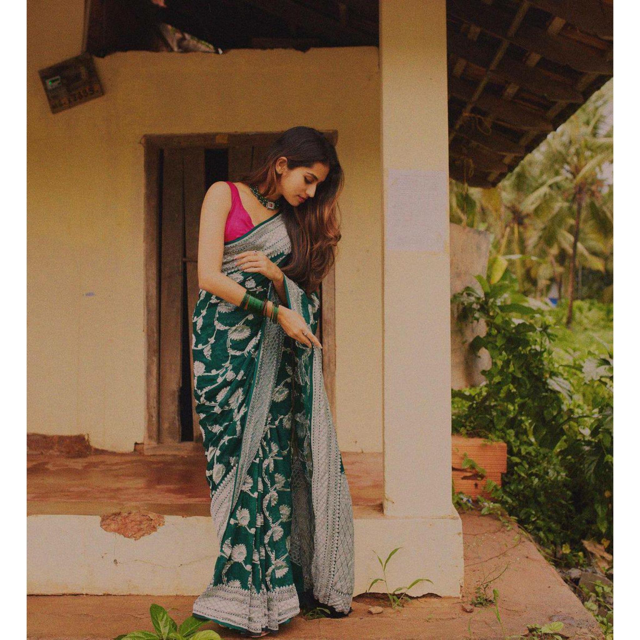 

Индийское традиционное мягкое шелковое сари личи с жаккардовым плетением