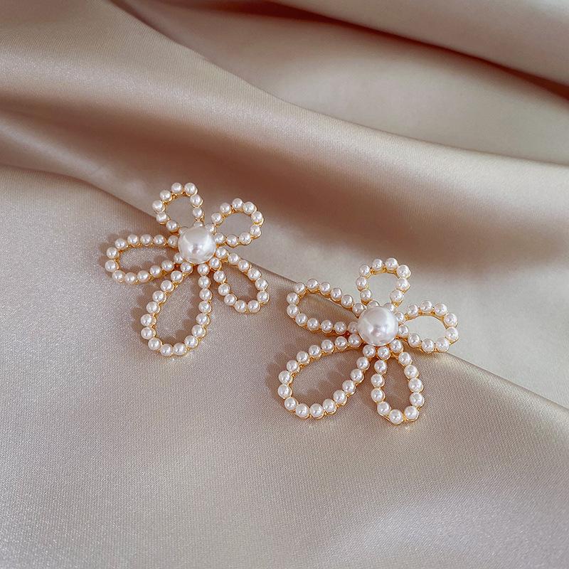 Exaggerated Pearl Hollow Flower Stud Earrings - Simple & Sweet Small Floral Ear Ornaments
