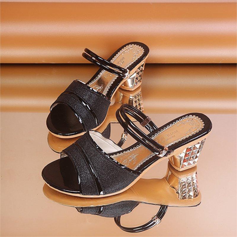 

2025 летние новые яркие классные тапочки модные с открытым носком корейская версия женской обуви импортные торговые милые односимвольные тапочки 41 чёрный