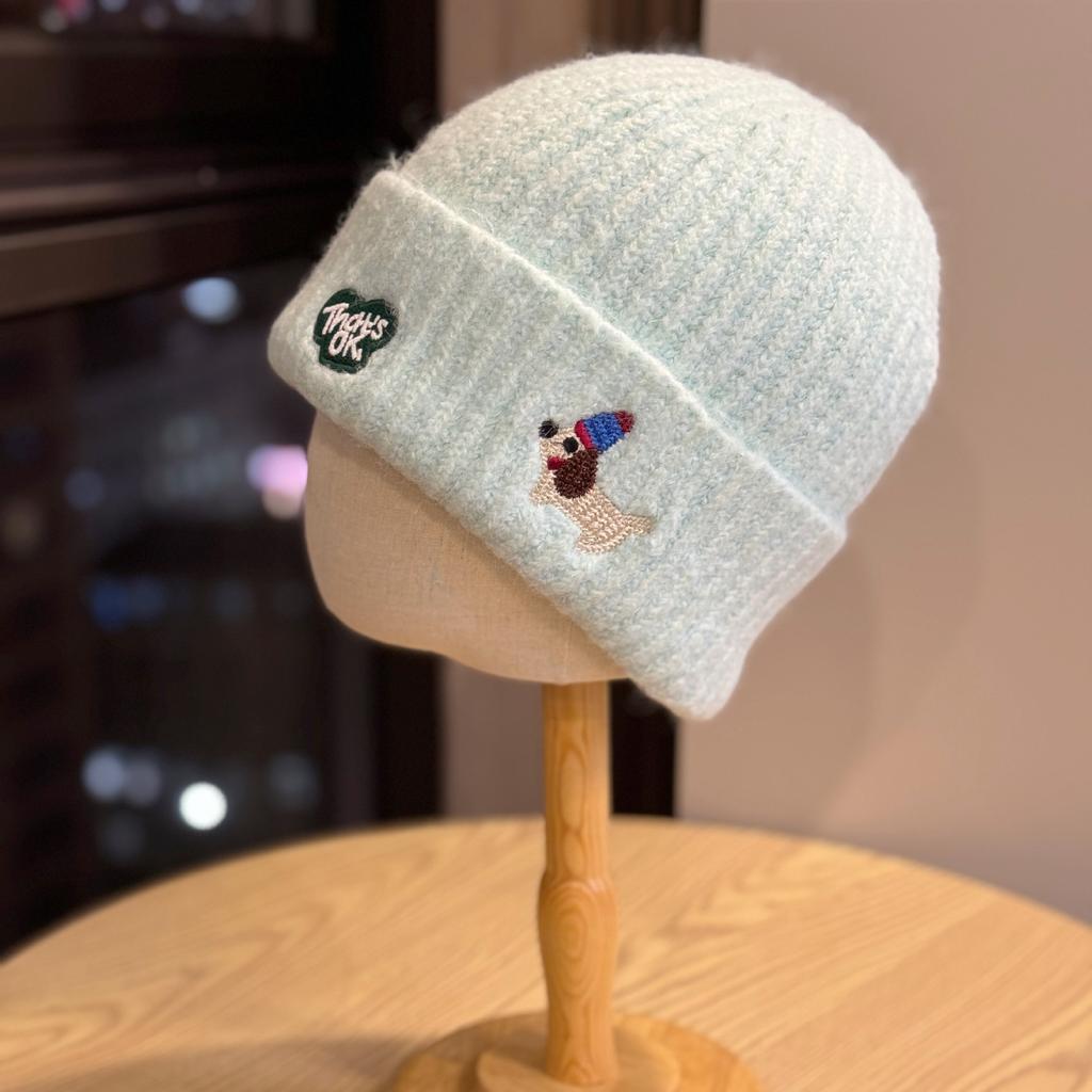 New cute puppy embroidered knitted hat for women, autumn and winter Korean version, versatile, warm, ear-protecting, face-slimming woolen hat