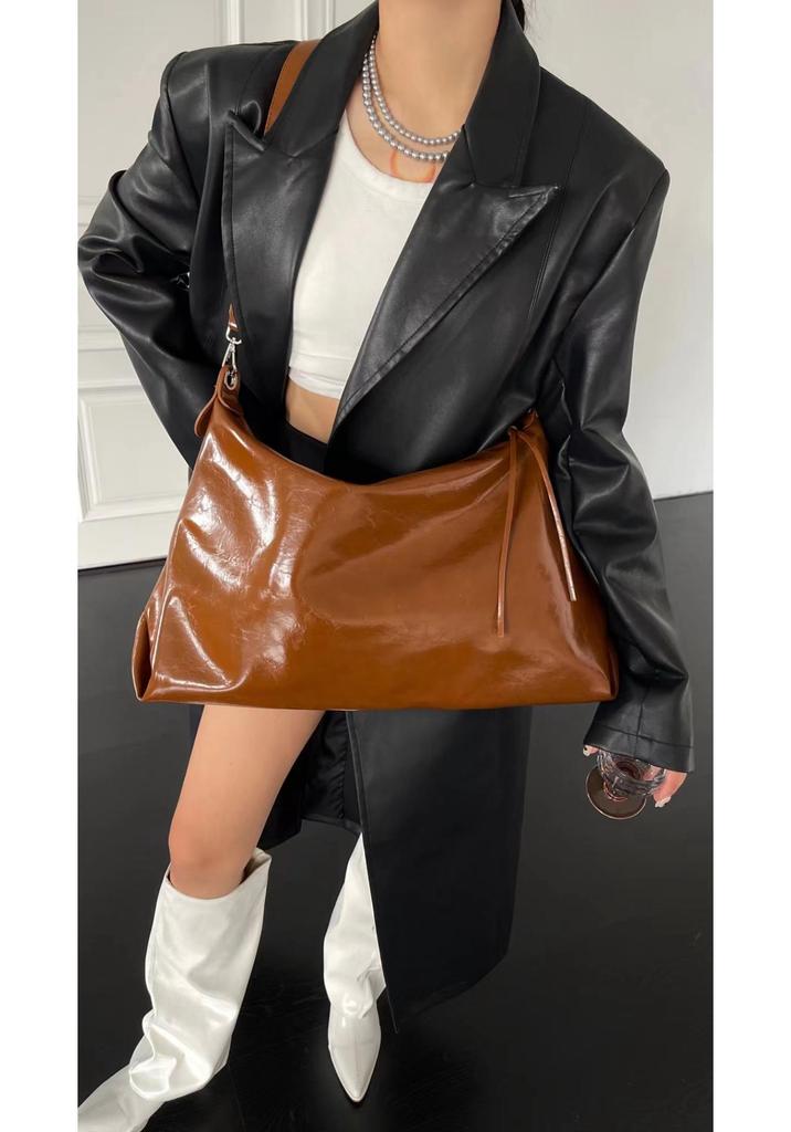 2024 Trendy Women's Large Capacity Crossbody Bag: Fashionable Oiled Leather, Elegant Texture, Versatile Underarm Design