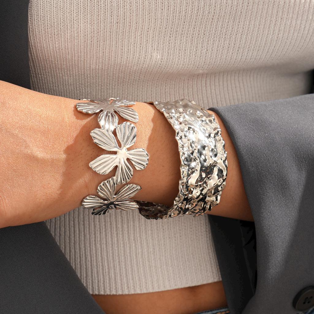 Cold wind metallic pleated flower opening bracelet a sexy bracelet