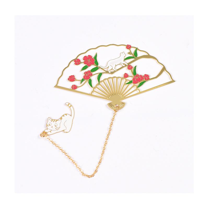 Brass Hollow Carved Foldable Fan Bookmark: Chinese Style Cultural Creative Gift