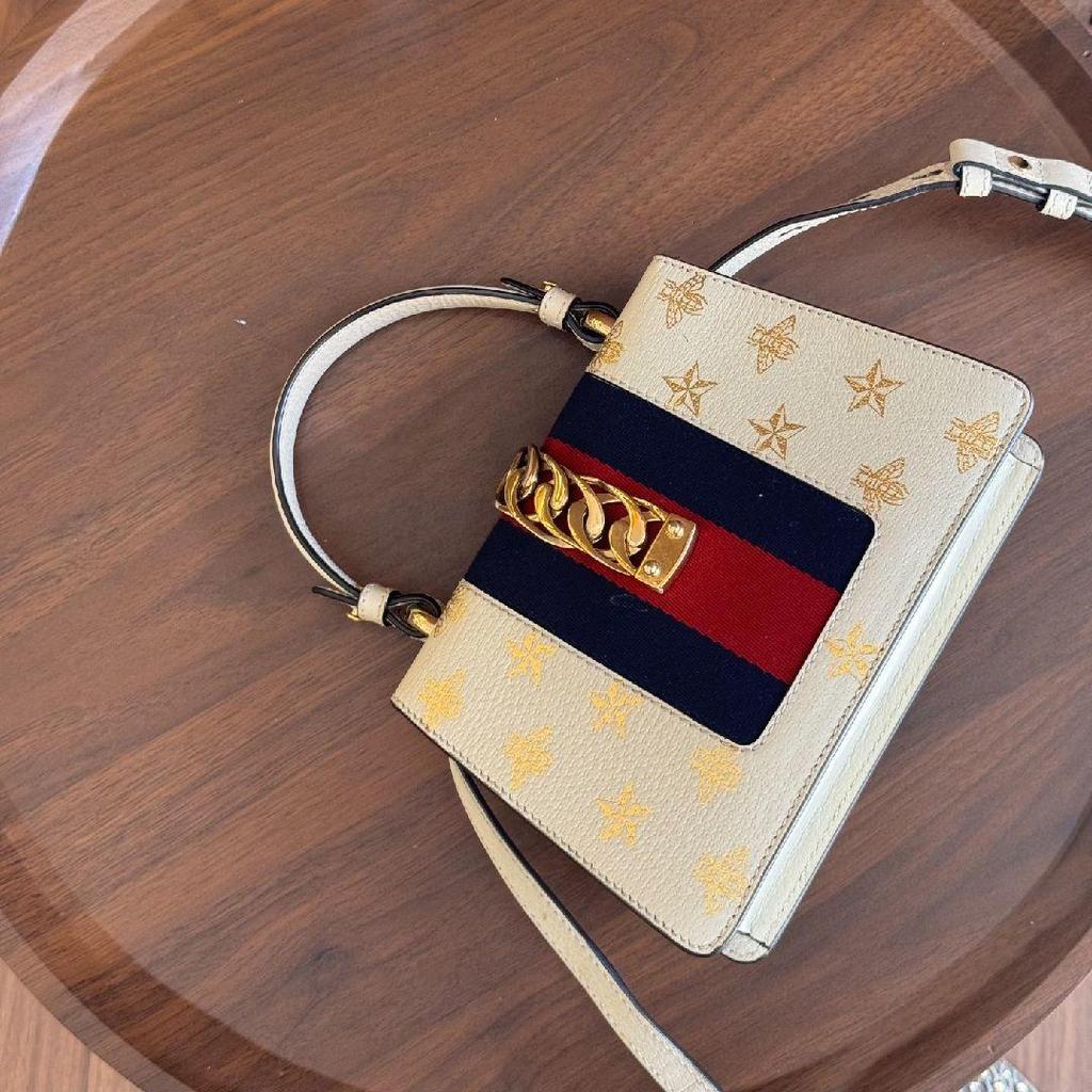 [Pre-Owned] Sylvie Gold Buckle Bee Star Pattern Striped Web Leather Crossbody Bag - Very Good #1S27P1E