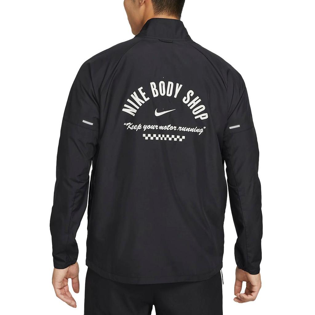 Nike Chaqueta cortavientos con parche del logotipo Dri-FIT para hombre, color negro, DV9820-010