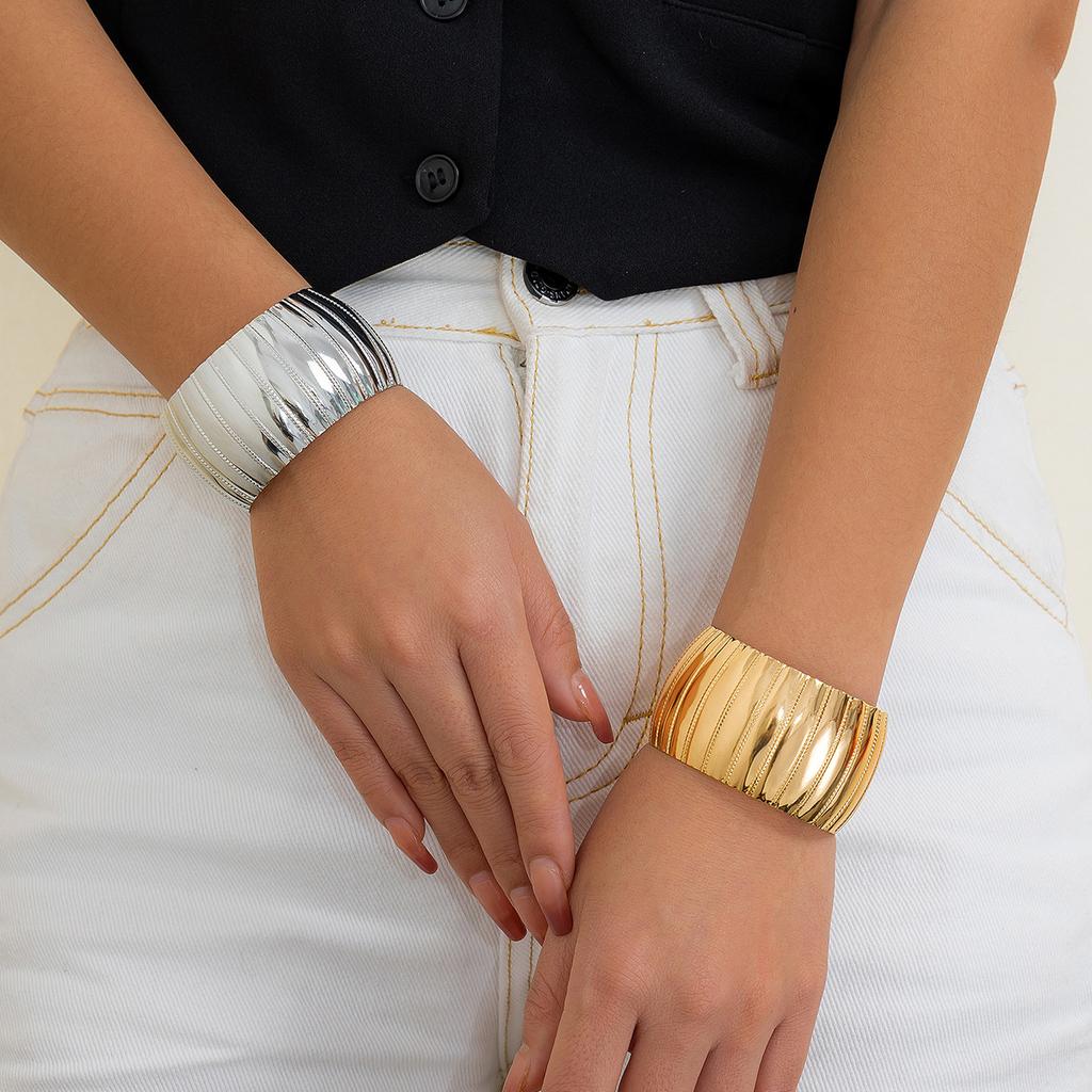Design Sense Metal Snake Stripe Wide Bracelet Fashion Niche Texture Sense Round Ring Open Bracelet Women