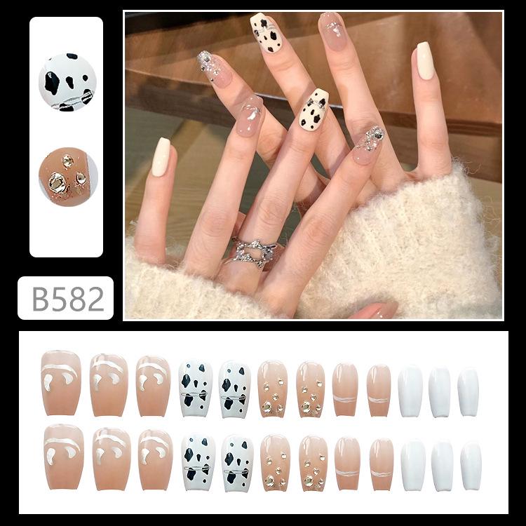 

Flashy Silver Cow Print Nail Art Stickers: Medium-Long Length B582-Cow Print Diamond [Glue Type]