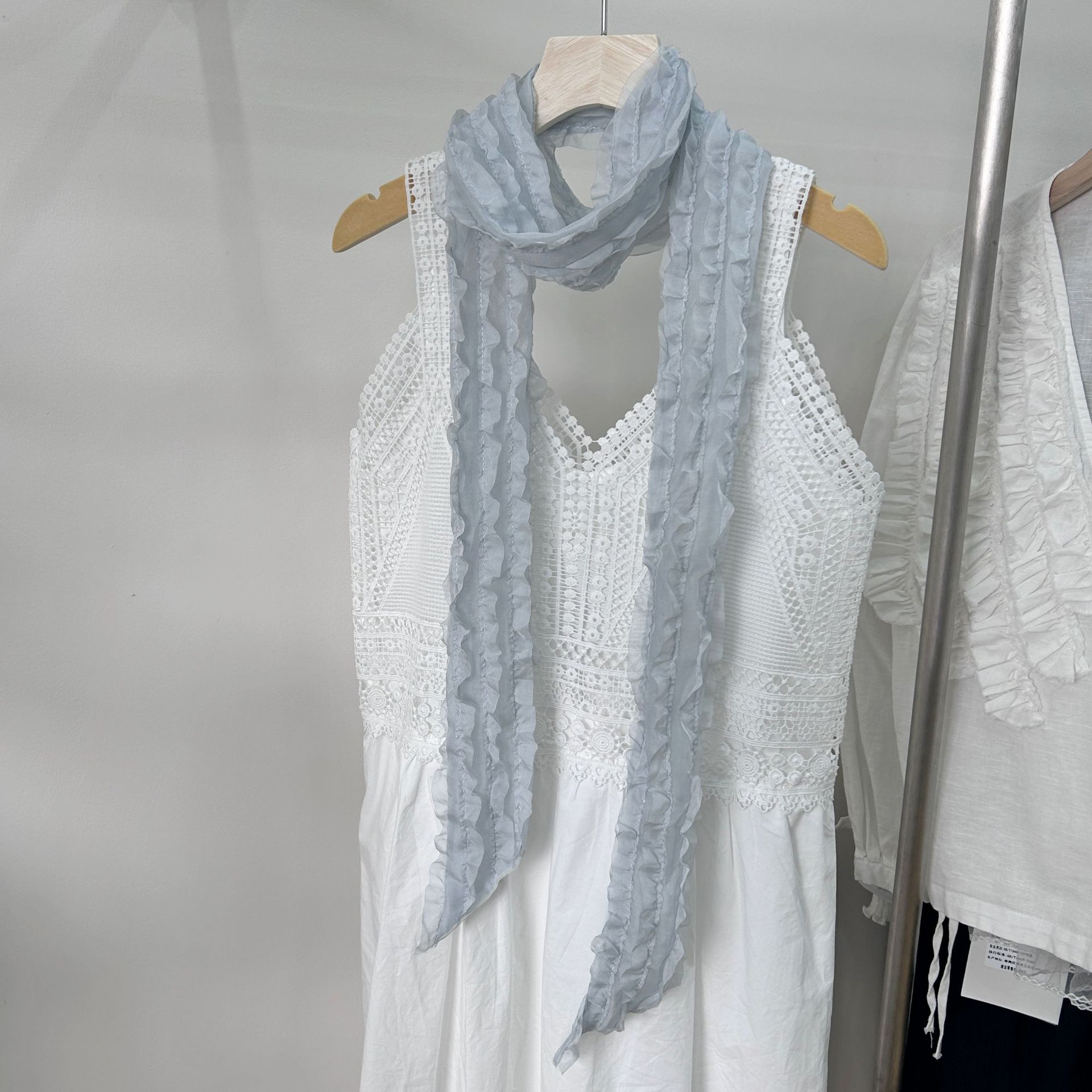 

Шарф Женский Длинный Плиссированный Маленький Скрученный Конфетный Цвет Жатый Шелковый Шарф Однотонный Хорошо Сочетается Шаль из Пряжи Бали синий