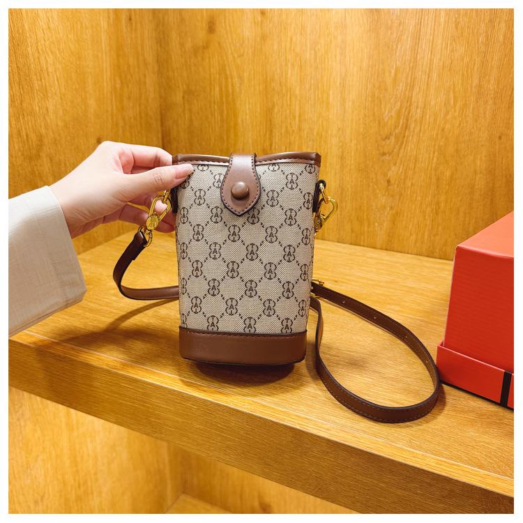 High-end Fashion Bucket Bag Women's New Cylinder Bag Mobile Phone Small Bag Versatile Single Shoulder Oblique Span Bag
