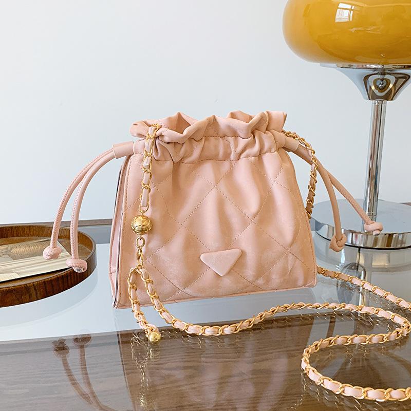 

Иностранный стиль нишевая мода сумка-мешок на шнурке женская 2025 лето новая универсальная ins сумка-ведро женская розовый