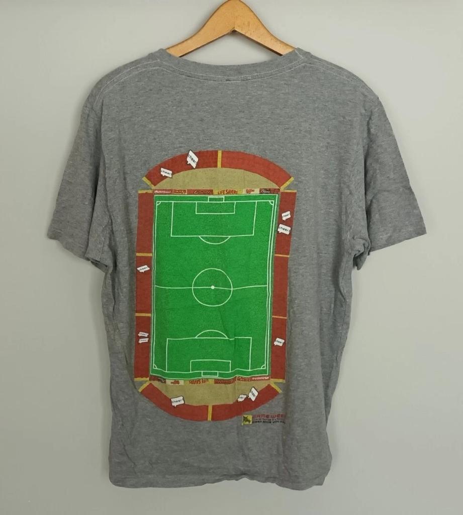 VINTAGE RETRO 90s SOCCER FOOTBALL PITCH FIELD BRIGHT BOLD SPORTS T SHIRT TOP