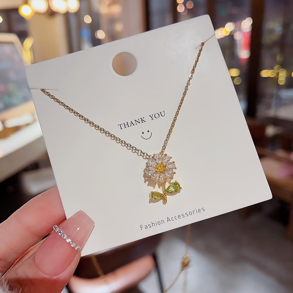 Korean Zircon Flower Pendant Titanium Necklace: Elegant, Retro, and Luxurious Women's Clavicle Chain