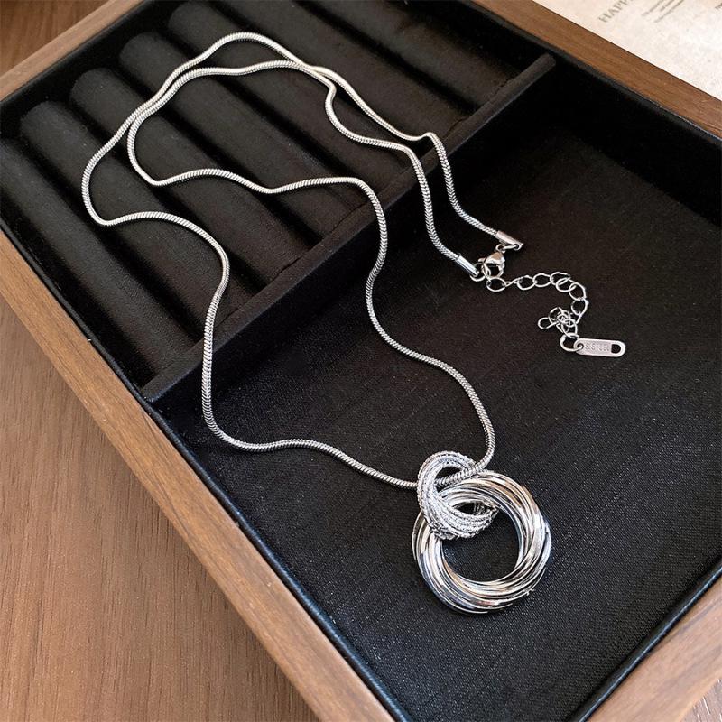 Retro Gold & Silver Swirl Pendant Necklace – Luxurious, Versatile Clavicle Chain