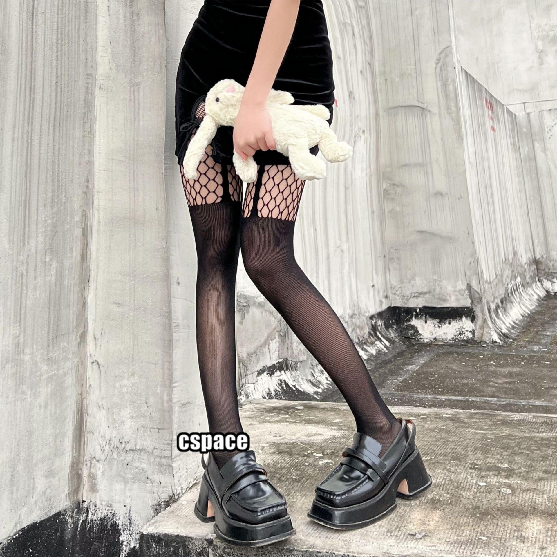 

Черные сетчатые колготки с подвязками и ажурной строчкой One Size чёрный