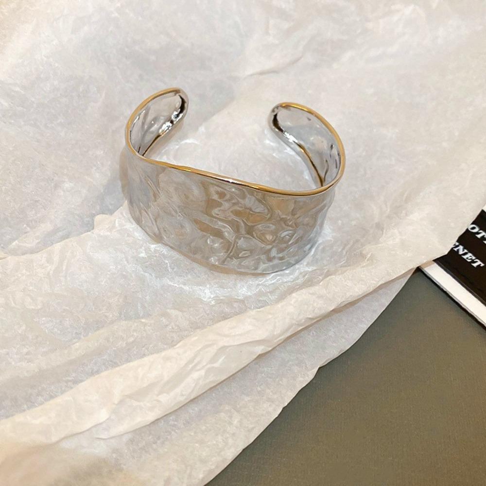 European and American Simple Bracelets, Arm Rings, Niche Cold Wind Temperament Bracelets, High-end Sense and Versatile Jewelry.