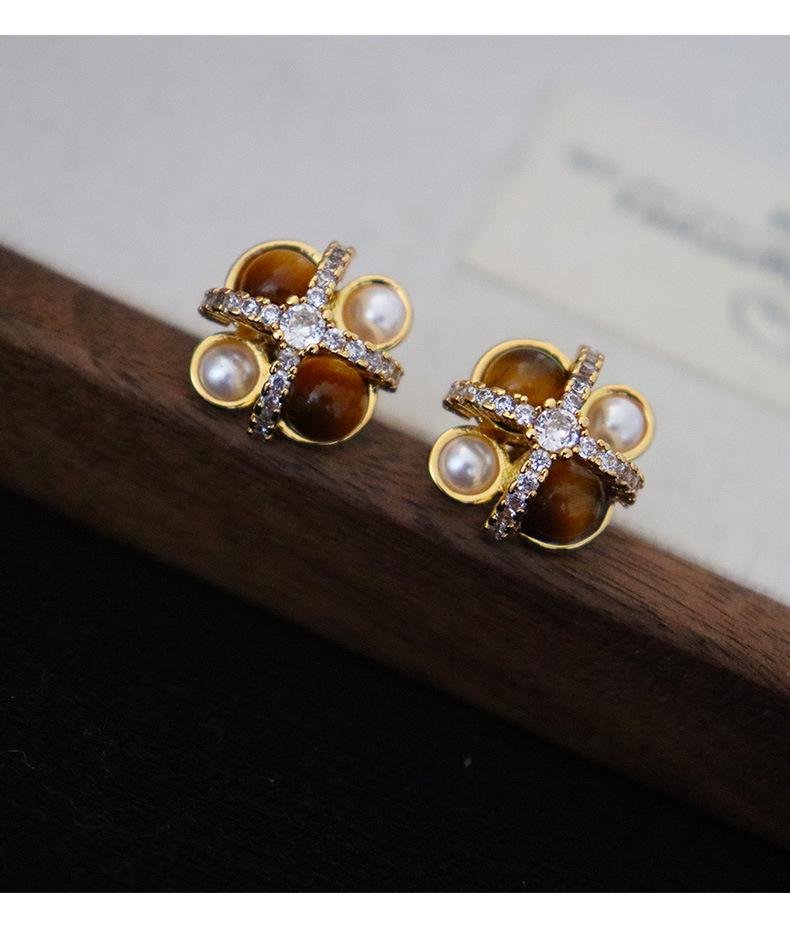 Retro Tiger Eye Shell Bead Necklace: Women's Versatile, High-End, Unique Fashion with Zircon Clavicle Chain