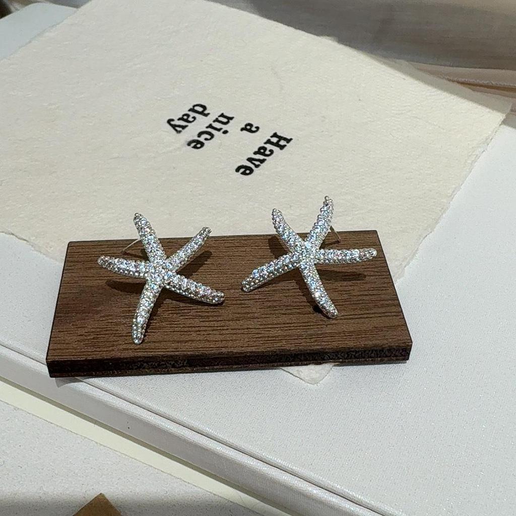 White Gold Starfish Rhinestone Stud Earrings: Elegant and Sweet Girly Style