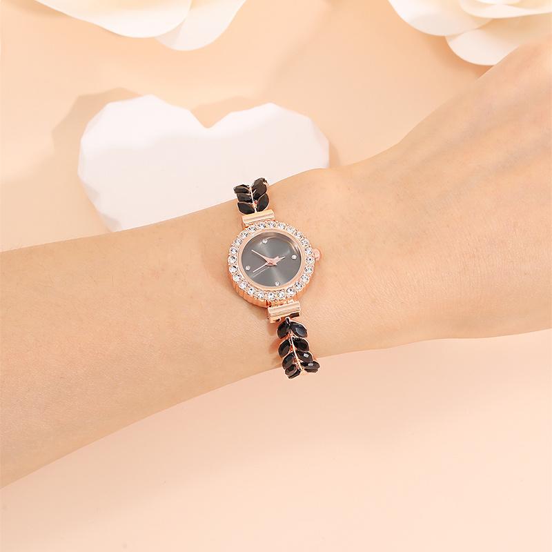 5PCS Luxury Personalized Diamonds with Diamonds Bracelet Style Quartz Watch Heart Shaped Girls' Pendant Necklace Bracelet Earnail Jewelry Set
