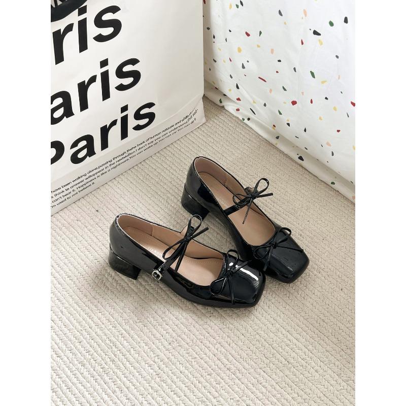 Temperament round head bow word with Mary Jane shoes women's spring light mouth thick heel single shoes silver small leather shoes