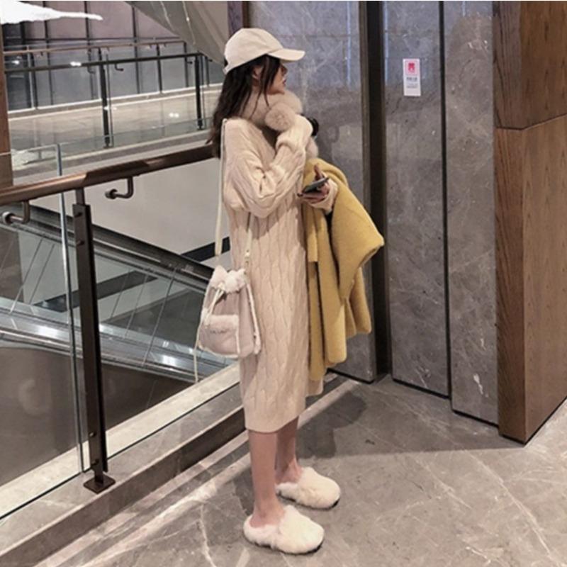 Retro medium and long round neck twist bottom knitted sweater skirt for women, loose in autumn and winter, lazy wind over the knee thickened