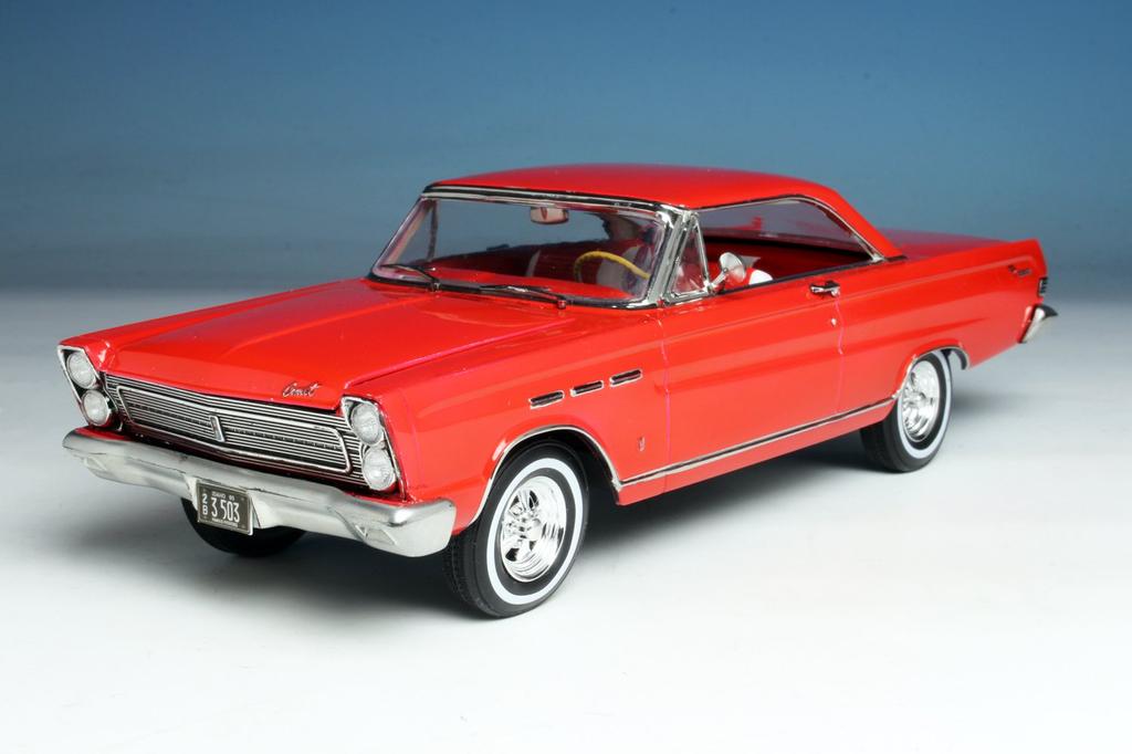 Mobius Model 1965 Mercury Comet Cyclone Plastic Model 1/25