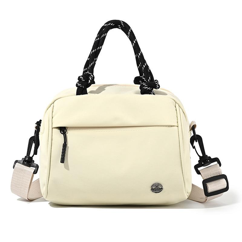 A Trendy Single-shoulder Bag with Multiple Layers, A Simple and Versatile Horizontal Design, and A Crossbody Design
