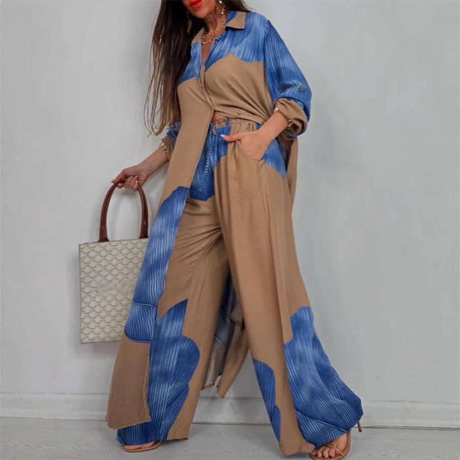 Locker geschnittenes, bedrucktes 2-teiliges Set für Damen, bestehend aus einem einreihigen Cardigan-Bademantel und einer weit geschnittenen Hose.