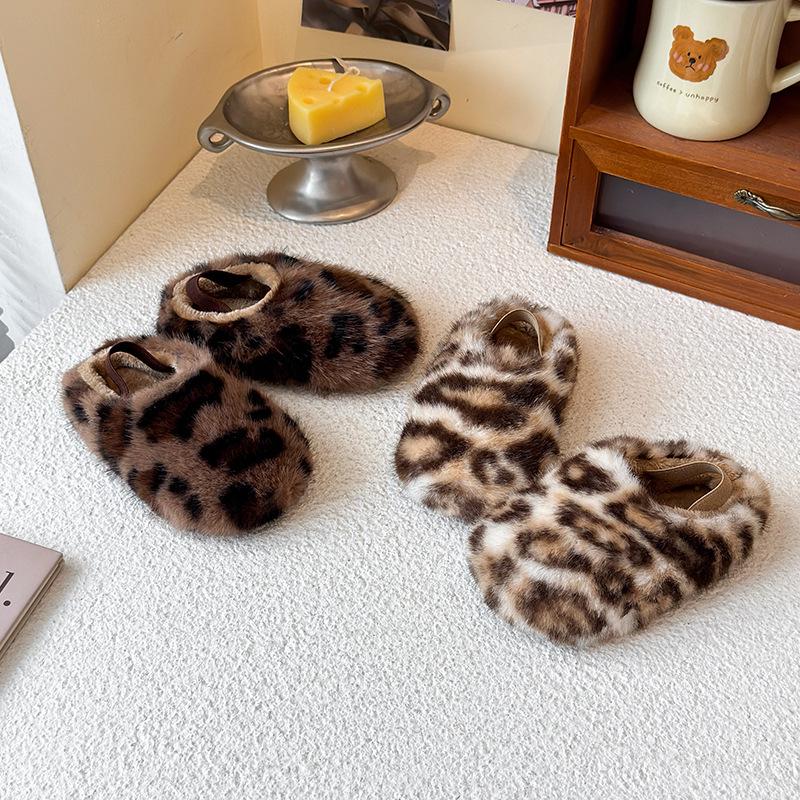Ciabatte Birkenstock da bambina con stampa leopardata e fodera in pelliccia: Mocassini Chiusi da Esterno Autunno/Inverno 2025, Caldo Cotone con Velluto.