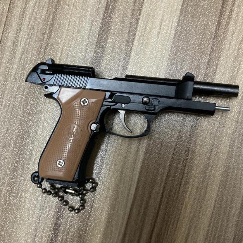 1:3 Maßstab Legierung M92 Pistole Mini Pistole Metall Schlüsselanhänger M92 Pistole Schlüsselanhänger Zappeln Spielzeug PUBG Pistole Spielzeug Geschenk Pubg Dekoration Spielzeug