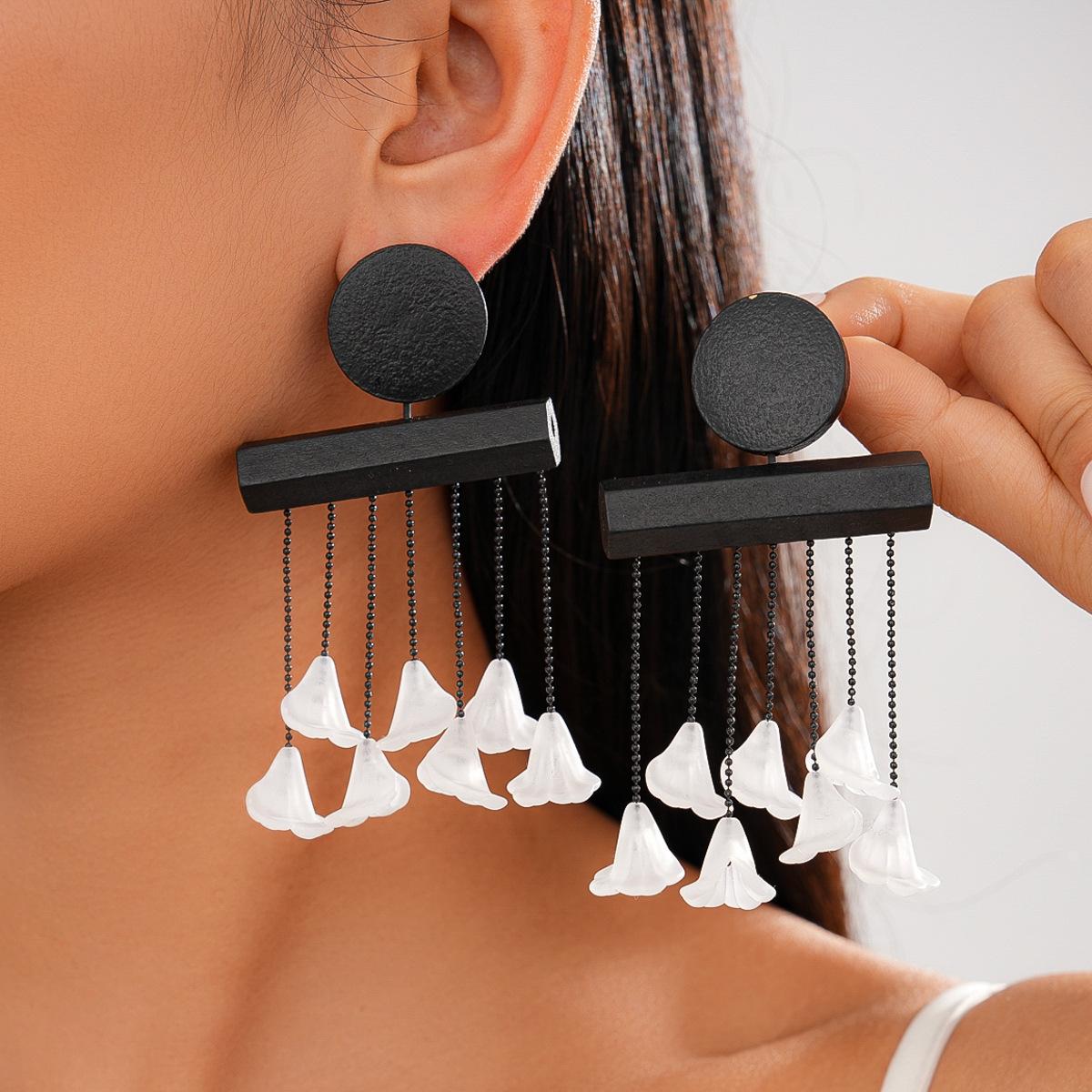 

Модные серьги-подвески для женщин чёрный