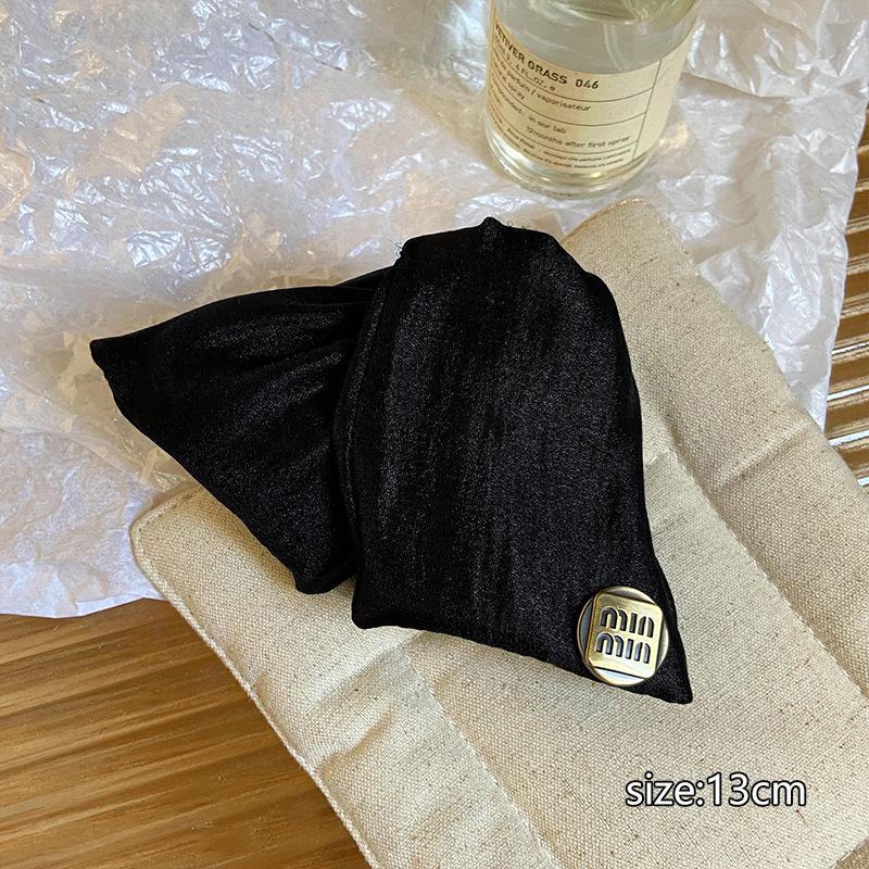 Exquisite Temperament Triangle Claw Clip For Women French Solid Color Crab Shark Barrettes Hairhrip Back Of Head Headwear Ornament