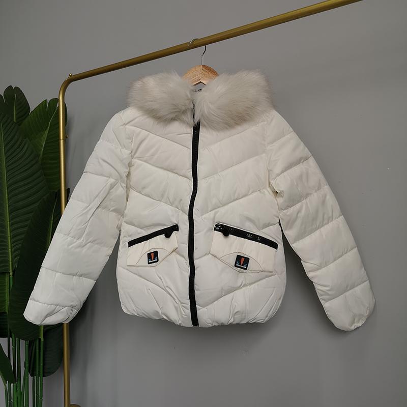 Jaqueta feminina de algodão curta casual de inverno com gola de pele grande e rosto engraçado