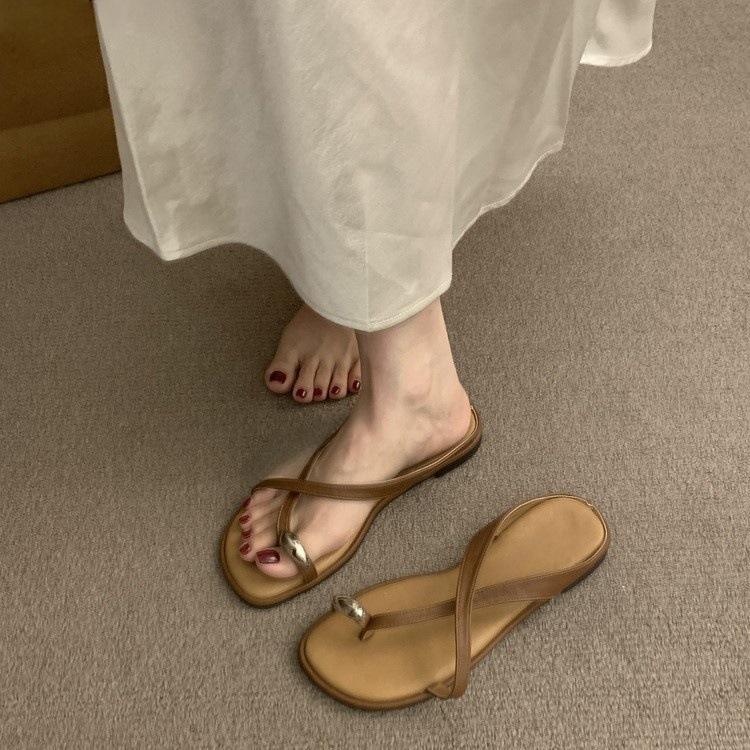 French beautiful cross-strap cold slippers women's summer wear 2025 new with skirt flat Roman sandals