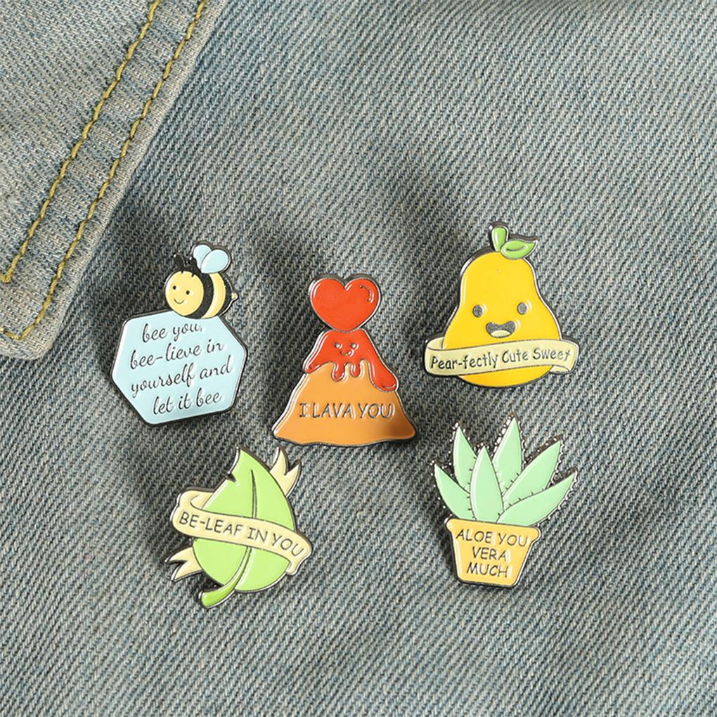 Letters Printed Brooch Backpack Denim Children Pins Badge Jewelries Gift Kid Cute Bees Personalized Pin Funny Brooches