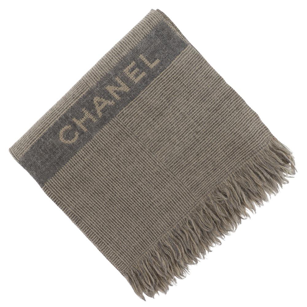 

CHANEL logo Scarf Gray / beige wool unisex Used