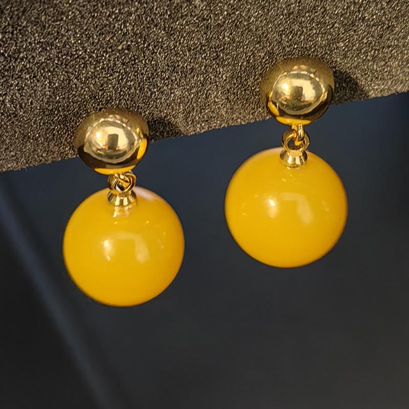 New Chinese stud earrings of the same style, green agate earrings, earrings, gold ball, natural women's simple stud earrings.