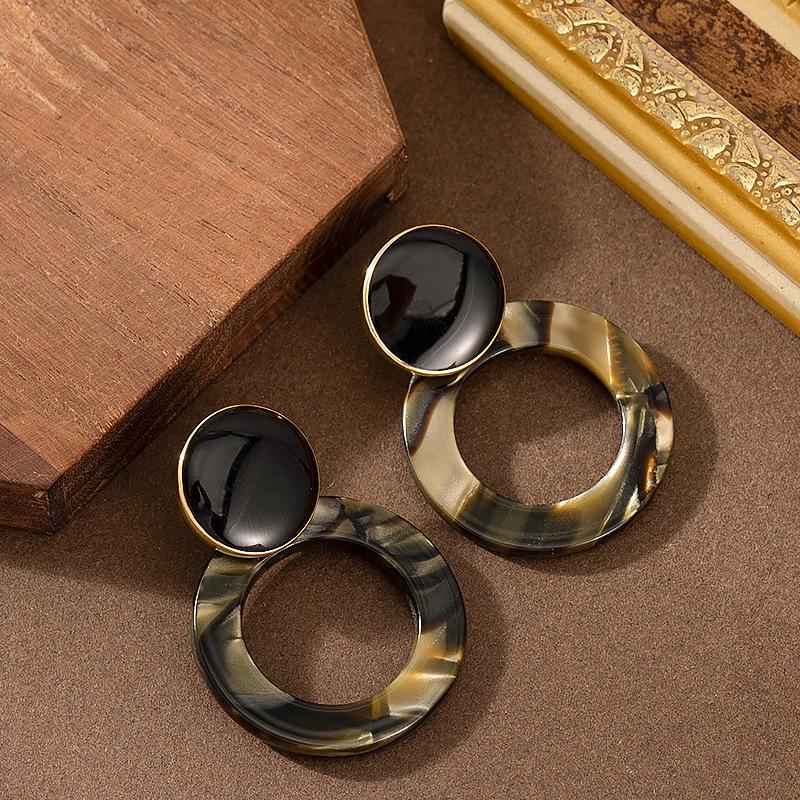 

Модные серьги-подвески для женщин чёрный