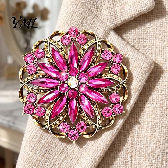 Vintage Clothing Pin Hollow Rhinestone Flower Brooch, Floral Lapel for Women Accessory Women, Bling Badge Jewelry Accessories Retro Alloy Pins