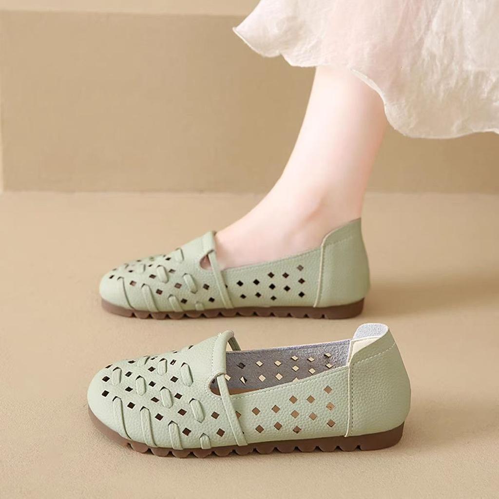 Flat single shoes women's 2025 new summer with skirt hollow breathable mother shoes one pedal casual Doudou shoes
