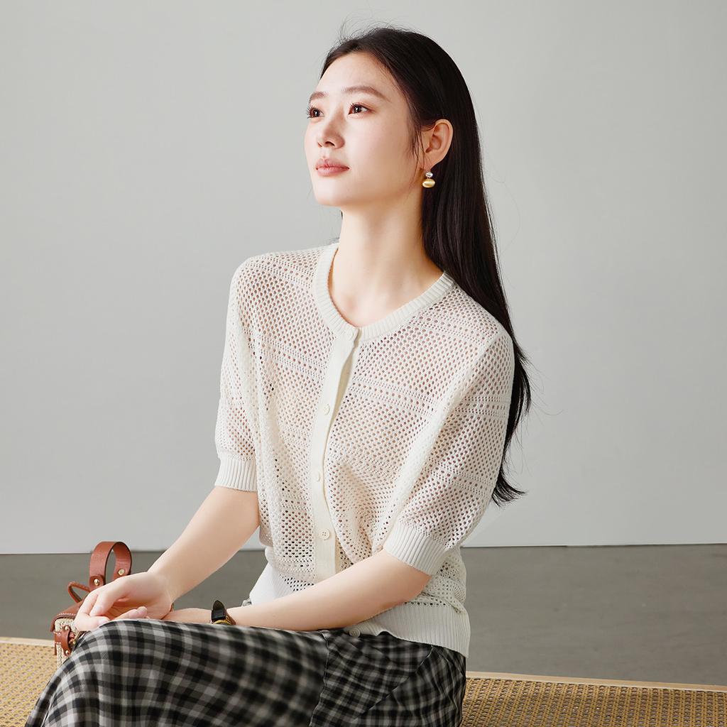 Round neck single breasted hollow knitted sweater for women in spring 2026, fashionable and versatile, slimming casual top