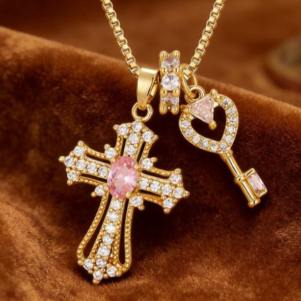 European-American 18K Gold-Plated Pink Cubic Zirconia Heart Key Necklace with Copper Retro Luxury Design