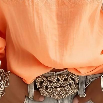 Lady's vintage western print V-neck blouse, an ideal choice for Christmas and New Year gifts, suitable for summer vacations and outdoor gatherings