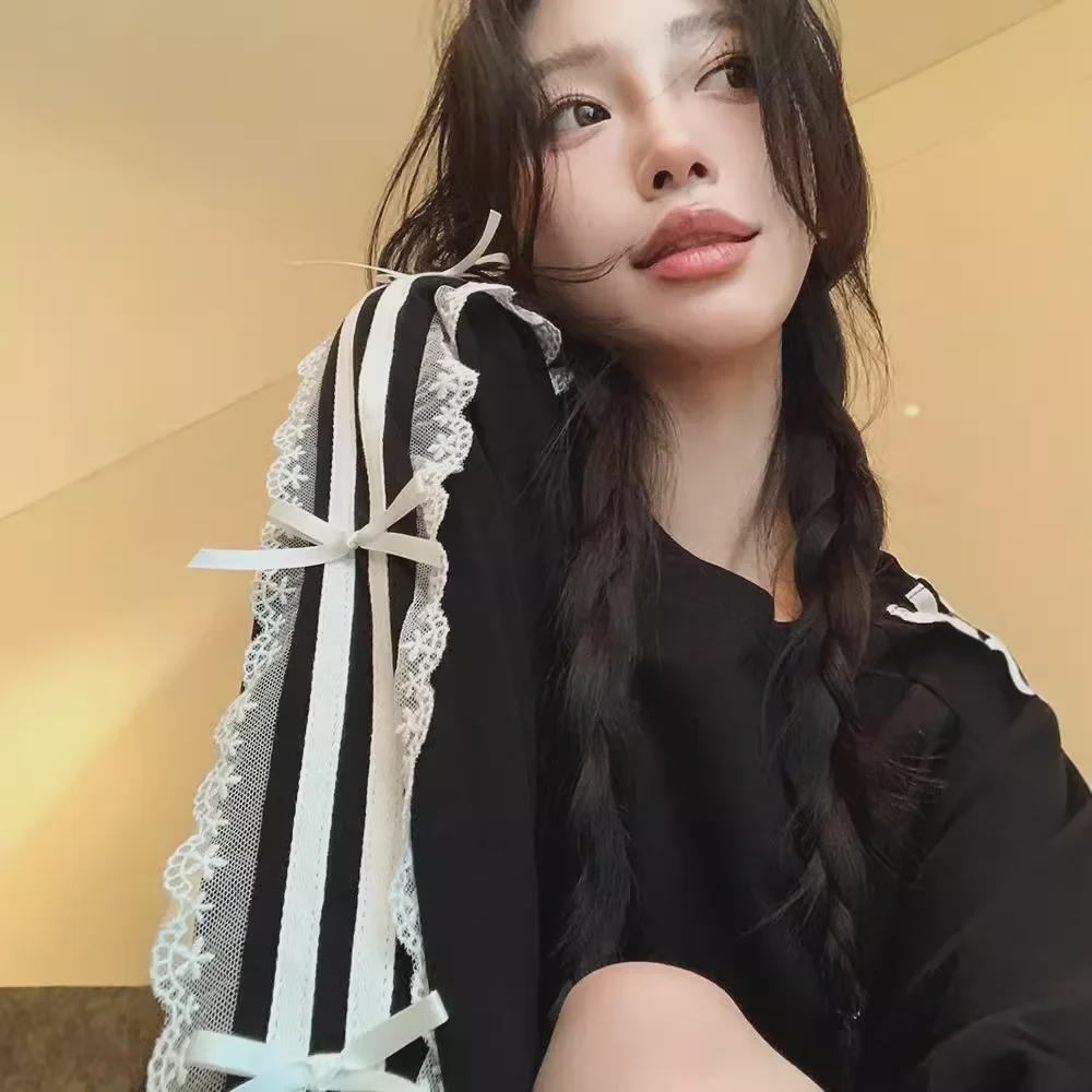 Women's Black Bowknot Long-Sleeve Loose T-Shirt with Lace Stitching - Korean Version, Perfect for Autumn.